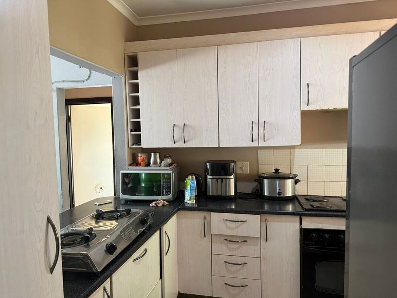 2 Bed Apartment in Florida, Roodepoort - Calling all First Time Buyers & INVESTORS!! - Photo 2