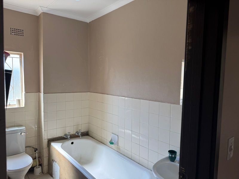 2 Bed Apartment in Florida, Roodepoort - Calling all First Time Buyers & INVESTORS!! - Photo 9