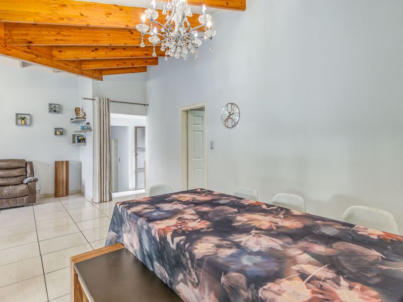 Well Maintained 3 Bedroom Simplex Townhouse For Sale In A Sought After Complex- Kelvin - Photo 10