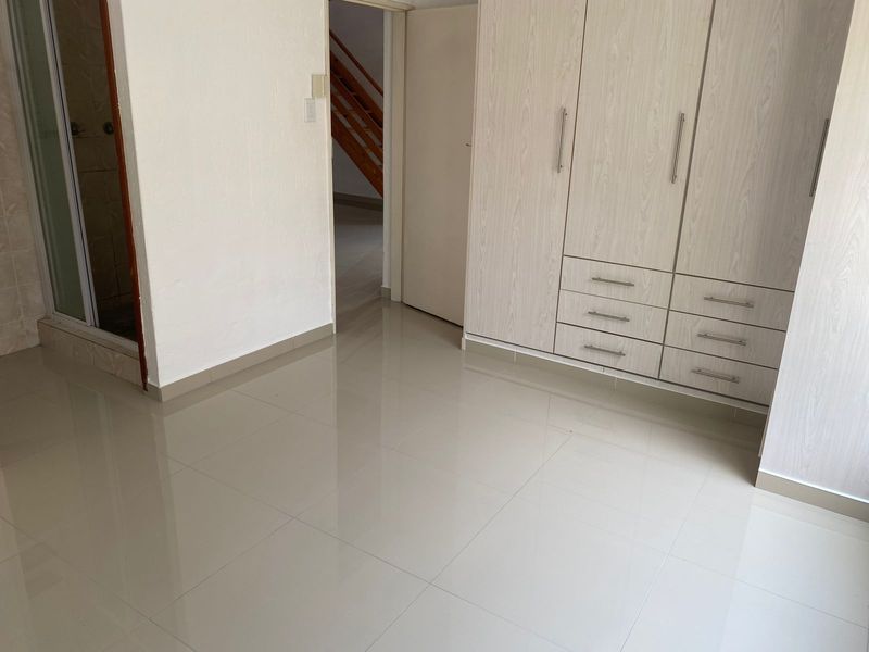 Newly Renovated 3 bedroom 2 Bathroom Duplex Fr Sale In A Secure Estate Buccluech - Photo 9