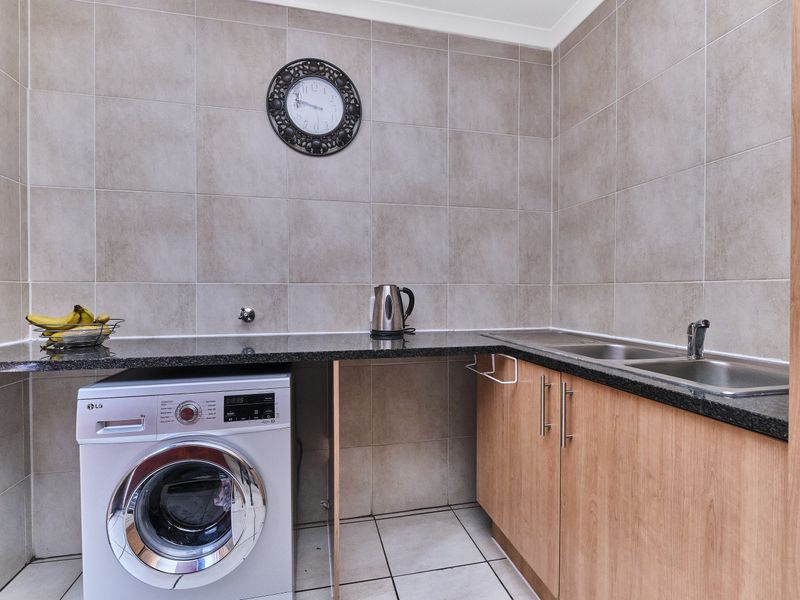 Stylish, Sunlit, and Move‐In Ready: 4-Bedroom Townhouse with Solar - Photo 10