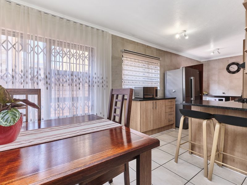 Stylish, Sunlit, and Move‐In Ready: 4-Bedroom Townhouse with Solar - Photo 8