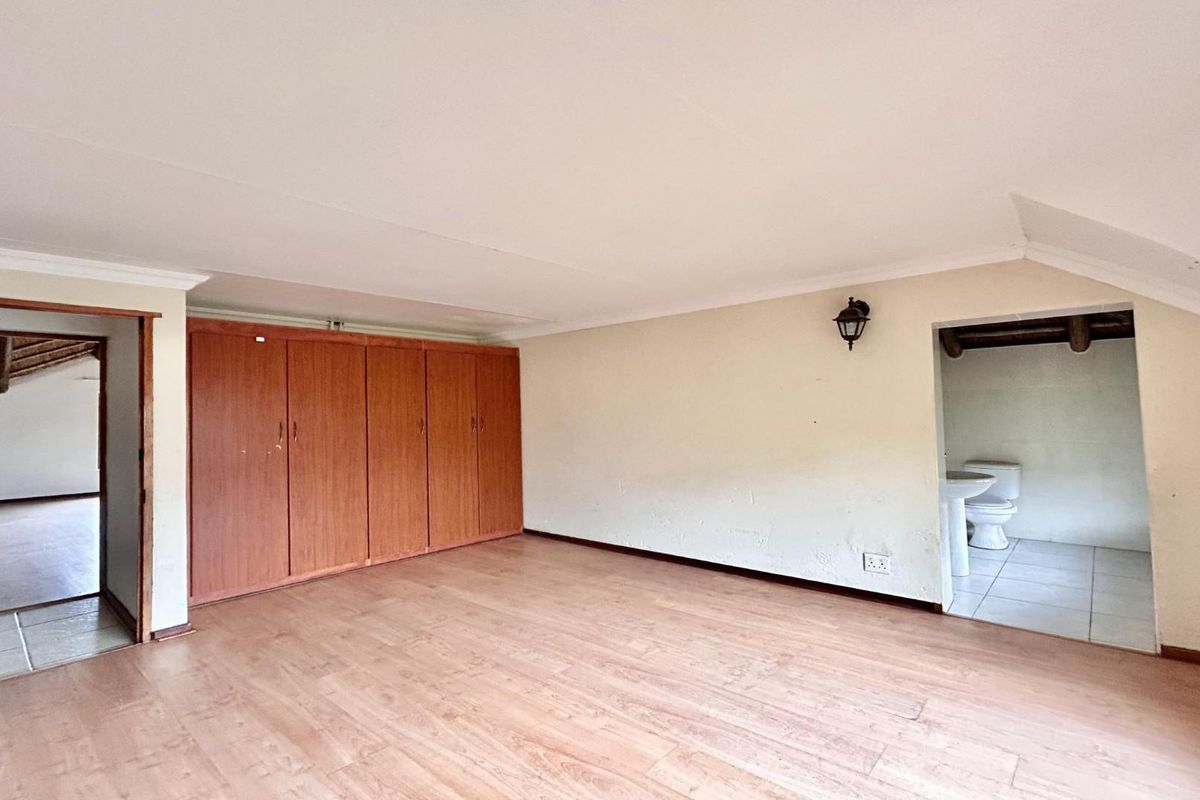 Sprawling Family Sanctuary with Pool in Prestigious Thatchaven Way - Photo 3