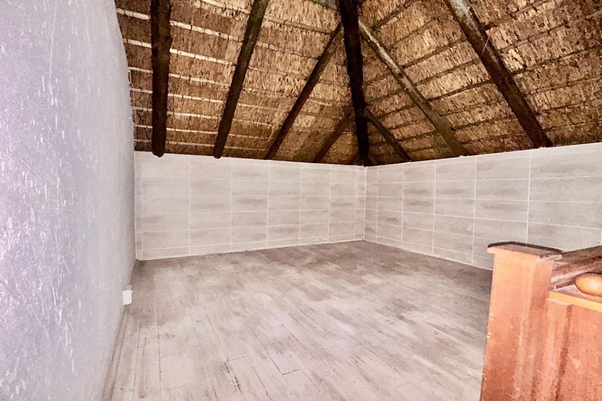 Sprawling Family Sanctuary with Pool in Prestigious Thatchaven Way - Photo 5