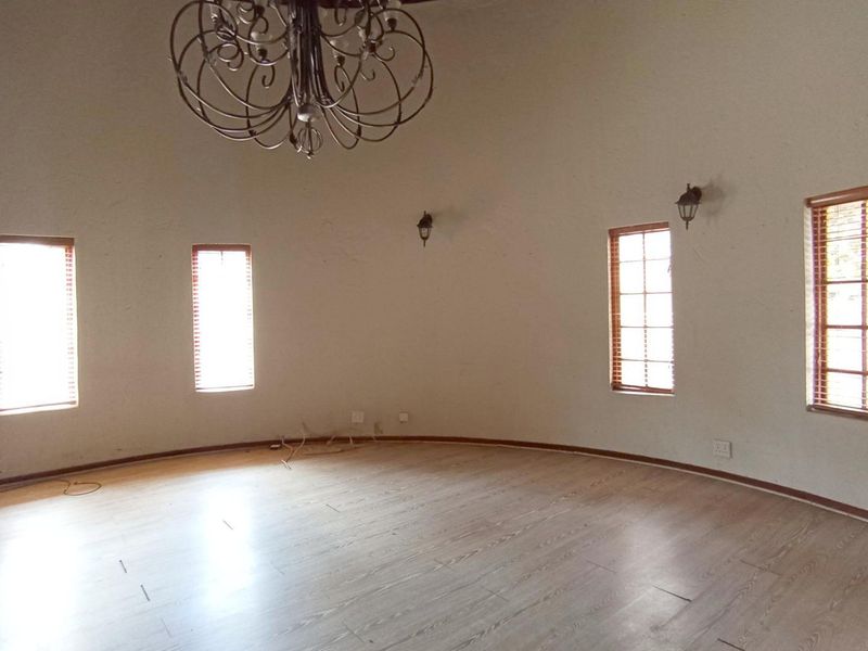 Sprawling Family Sanctuary with Pool in Prestigious Thatchaven Way - Photo 10