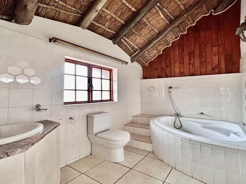 Sprawling Family Sanctuary with Pool in Prestigious Thatchaven Way - Photo 8