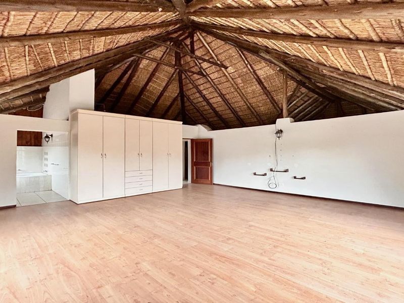 Sprawling Family Sanctuary with Pool in Prestigious Thatchaven Way - Photo 7