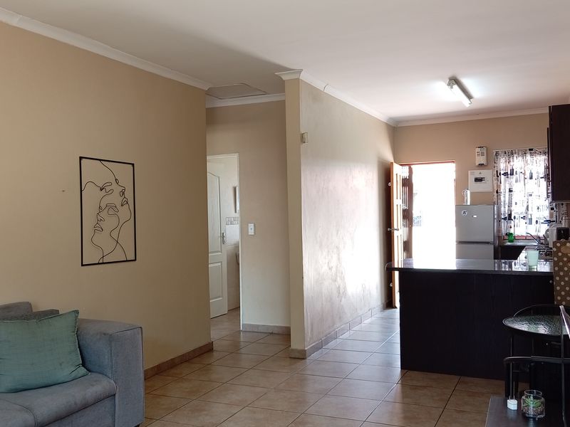 Beautiful 2 Bedroom Townhouse where Modern Comfort Meets Investment Opportunity - Photo 7