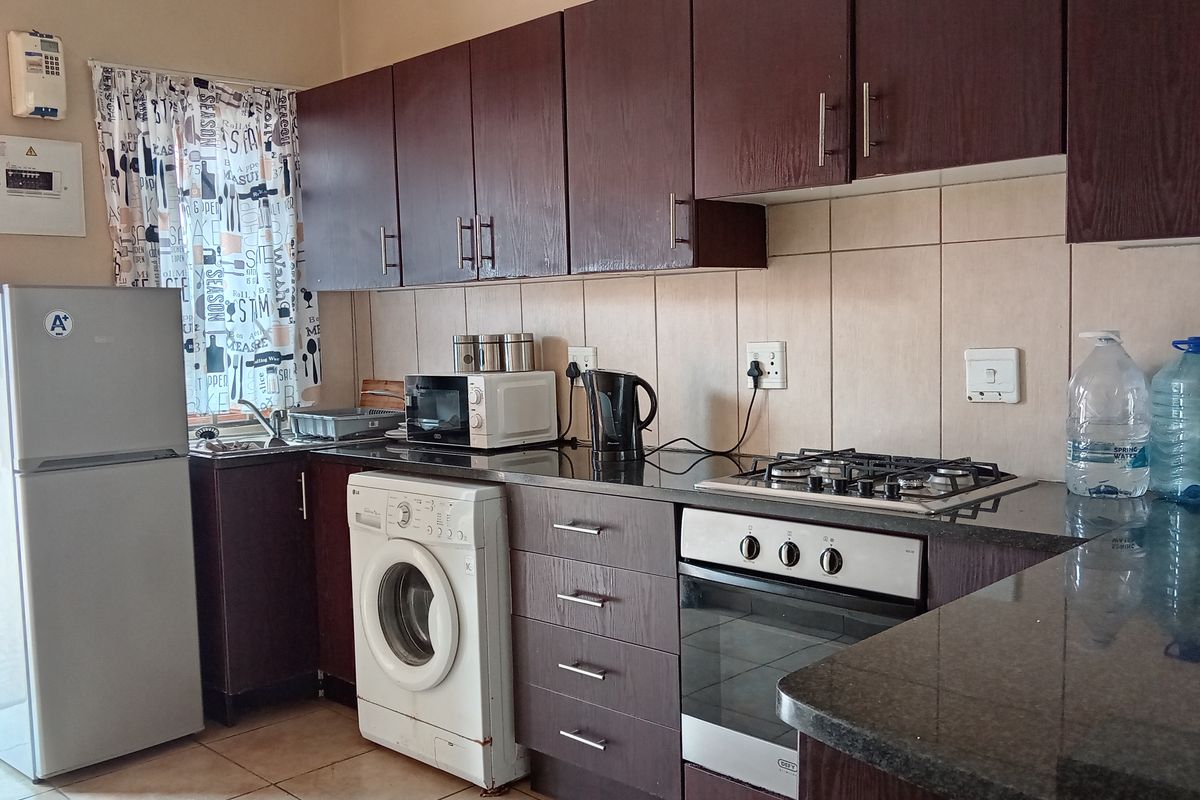 Beautiful 2 Bedroom Townhouse where Modern Comfort Meets Investment Opportunity - Photo 4