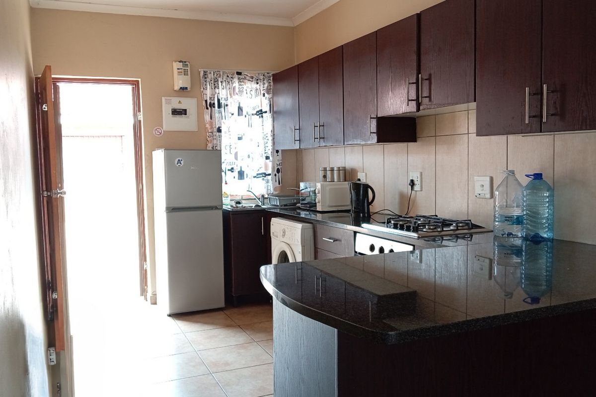 Beautiful 2 Bedroom Townhouse where Modern Comfort Meets Investment Opportunity - Photo 3