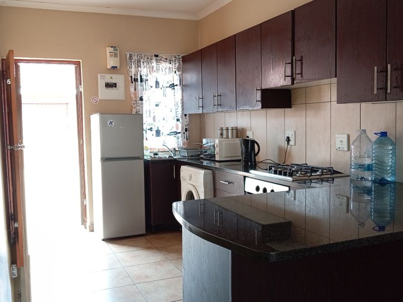 Beautiful 2 Bedroom Townhouse where Modern Comfort Meets Investment Opportunity - Photo 3