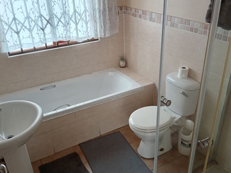 Beautiful 2 Bedroom Townhouse where Modern Comfort Meets Investment Opportunity - Photo 8