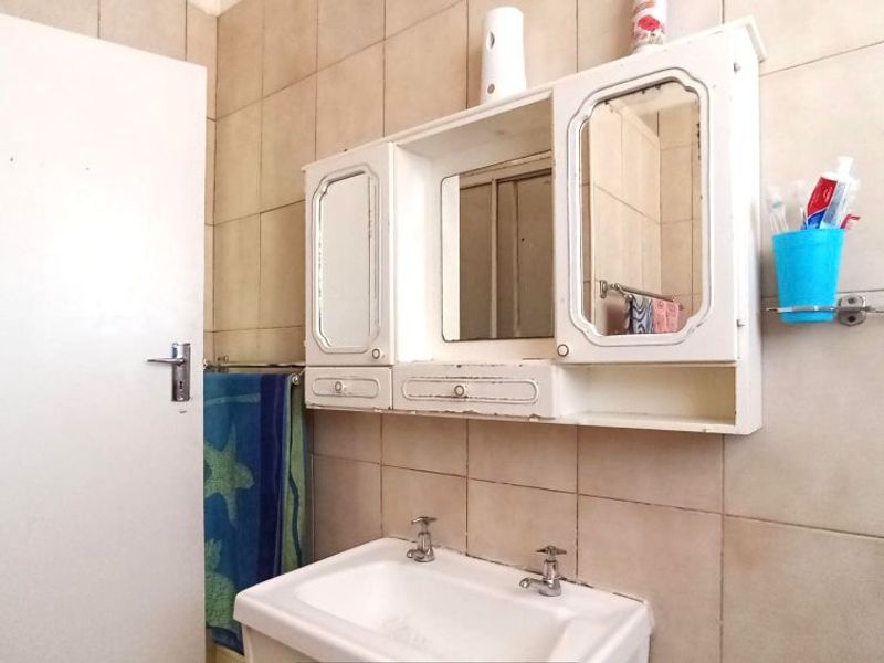 Modern 2bedroom apartment in Florida, Roodepoort  perfect for first-time buyers or investors! - Photo 9