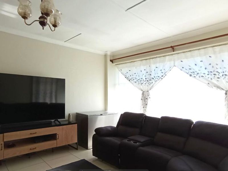 Modern 2bedroom apartment in Florida, Roodepoort  perfect for first-time buyers or investors! - Photo 6