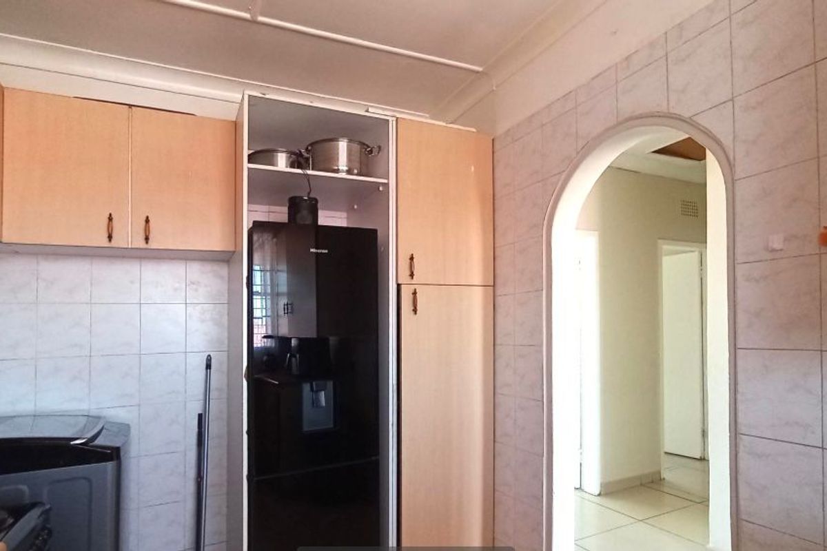 Modern 2bedroom apartment in Florida, Roodepoort  perfect for first-time buyers or investors! - Photo 2