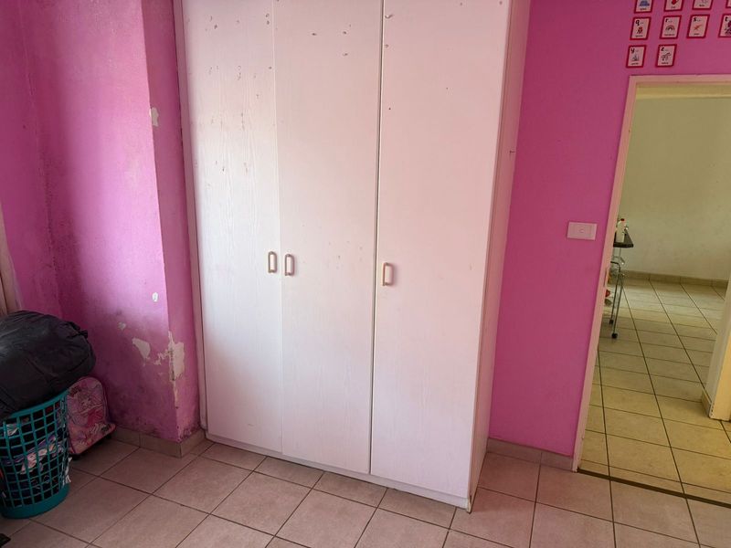 2 bedroom apartment in Florida, Roodepoort  perfect for first time buyers or investors - Photo 6