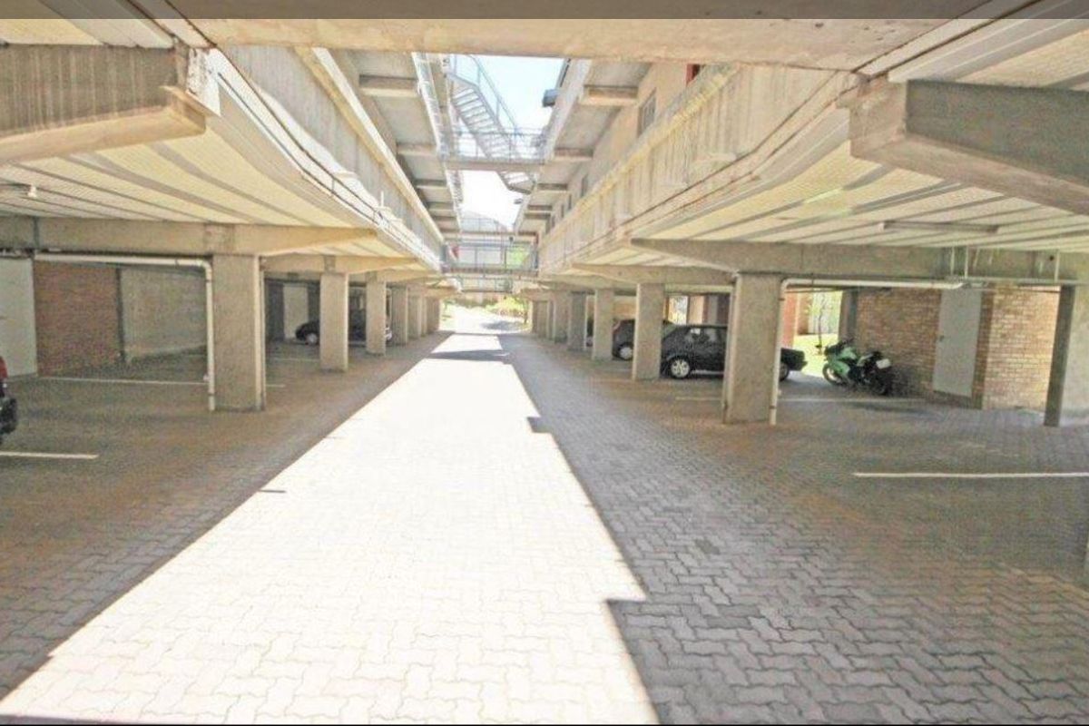 Charming Loft Apartment in the Heart of Houghton Village – Perfect for City Living! - Photo 3