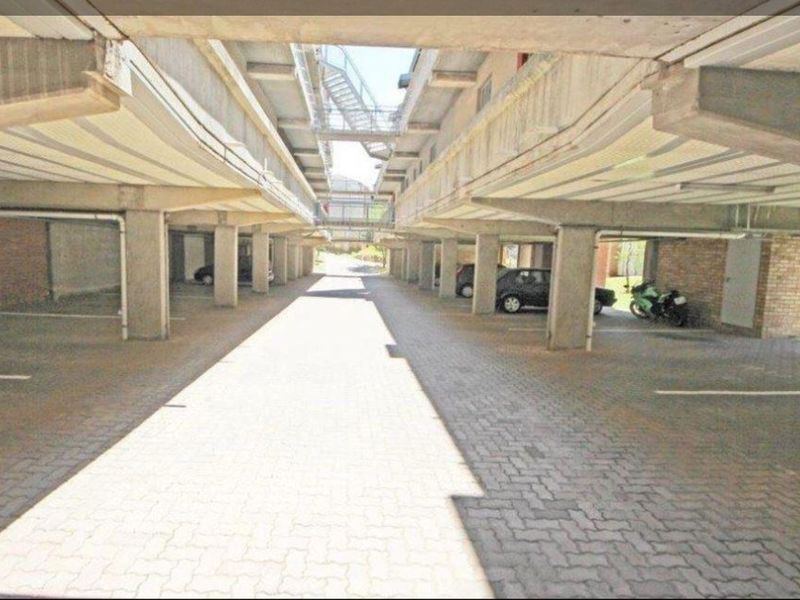 Charming Loft Apartment in the Heart of Houghton Village – Perfect for City Living! - Photo 3