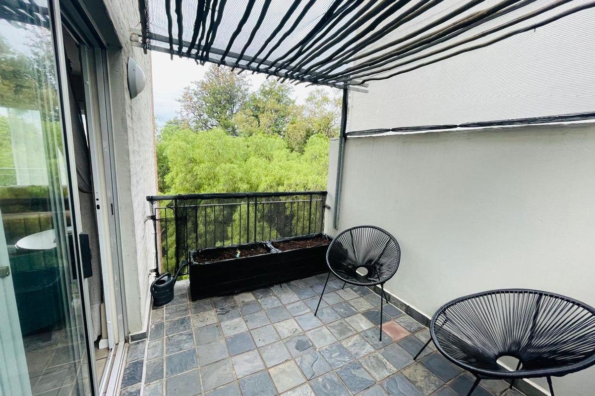 Charming Loft Apartment in the Heart of Houghton Village – Perfect for City Living! - Photo 5