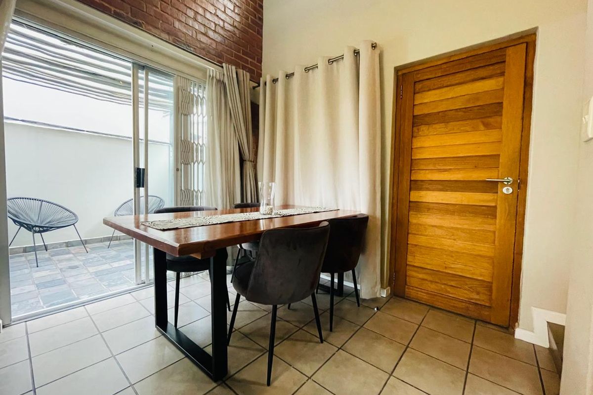 Charming Loft Apartment in the Heart of Houghton Village – Perfect for City Living! - Photo 4