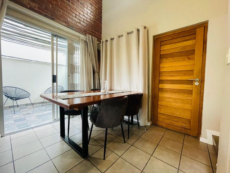 Charming Loft Apartment in the Heart of Houghton Village – Perfect for City Living! - Photo 4