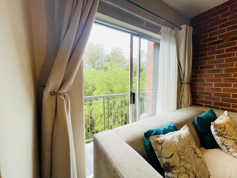 Charming Loft Apartment in the Heart of Houghton Village – Perfect for City Living! - Photo 9