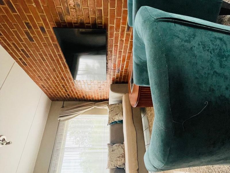 Charming Loft Apartment in the Heart of Houghton Village – Perfect for City Living! - Photo 8