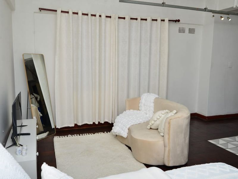 Bachelor Apartment For Sale In Maboneng - Photo 2