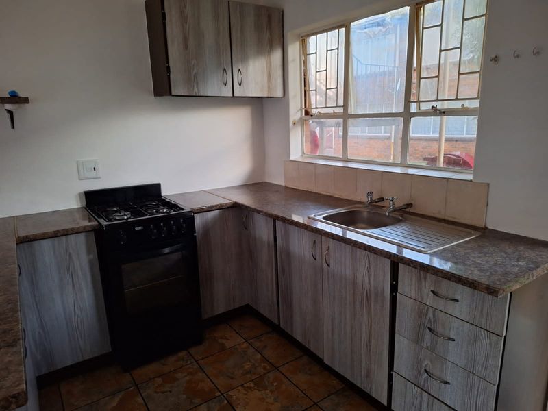 Don't miss out on this opportunity to call this lovely 2 Bed, 1 Bath property your new HOME! - Photo 2