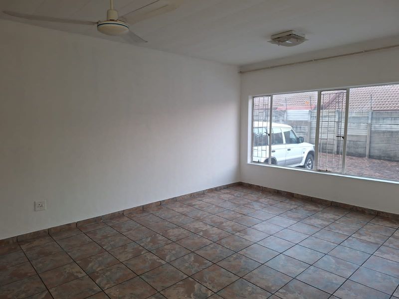 Don't miss out on this opportunity to call this lovely 2 Bed, 1 Bath property your new HOME! - Photo 5