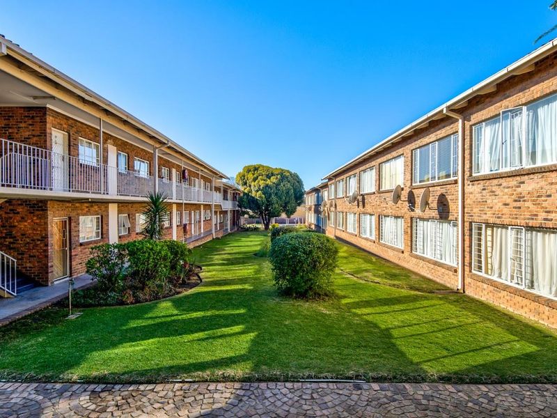 Don't miss out on this opportunity to call this lovely 2 Bed, 1 Bath property your new HOME! - Photo 1