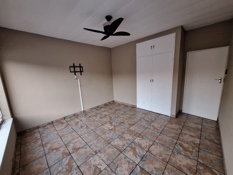 Don't miss out on this opportunity to call this lovely 2 Bed, 1 Bath property your new HOME! - Photo 6