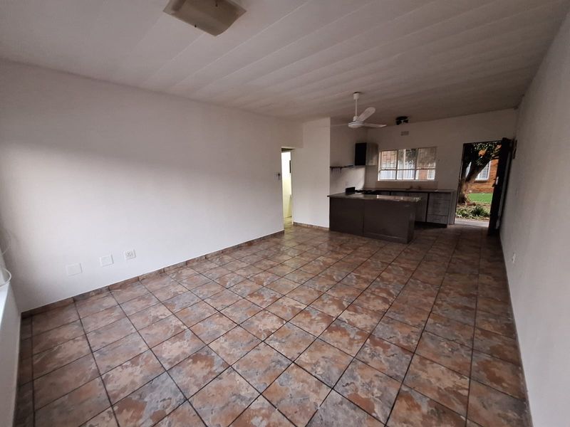 Don't miss out on this opportunity to call this lovely 2 Bed, 1 Bath property your new HOME! - Photo 3