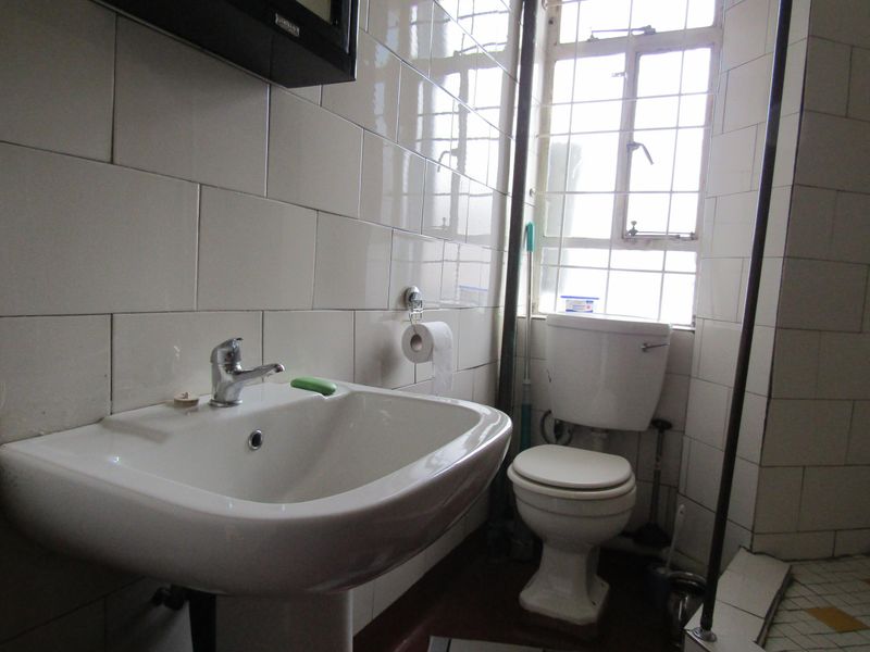Apartment For Sale In Johannesburg - Photo 10
