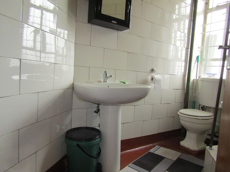 Apartment For Sale In Johannesburg - Photo 9