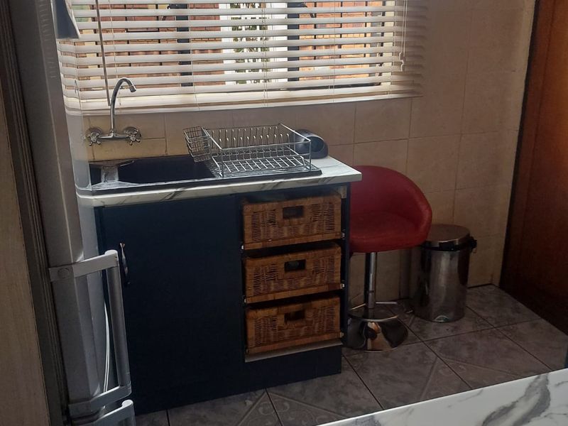 Two bedroom house in ext 3 Protea Glen - Photo 2
