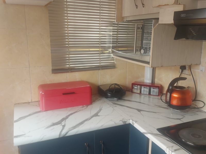 Two bedroom house in ext 3 Protea Glen - Photo 10