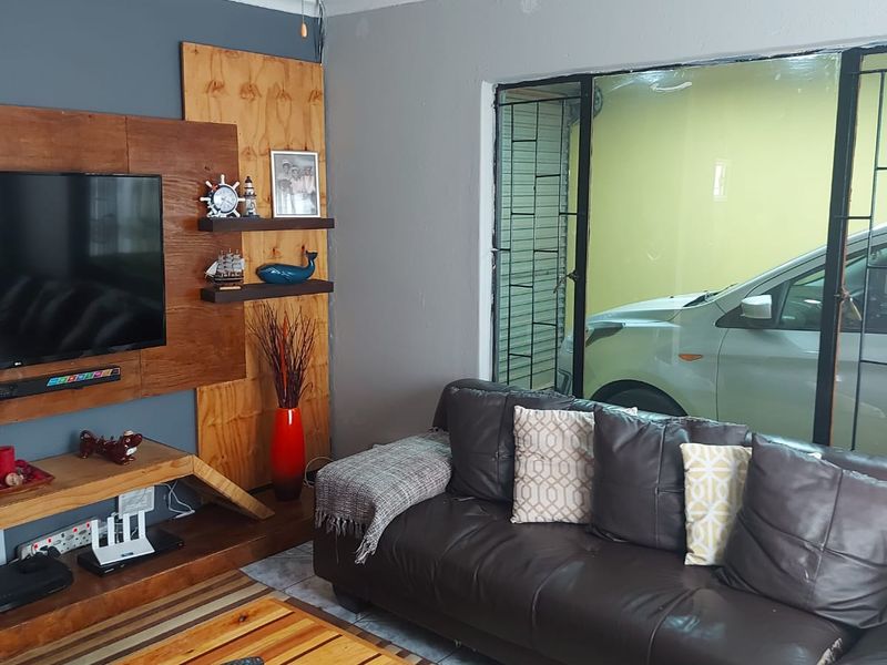 Two bedroom house in ext 3 Protea Glen - Photo 6