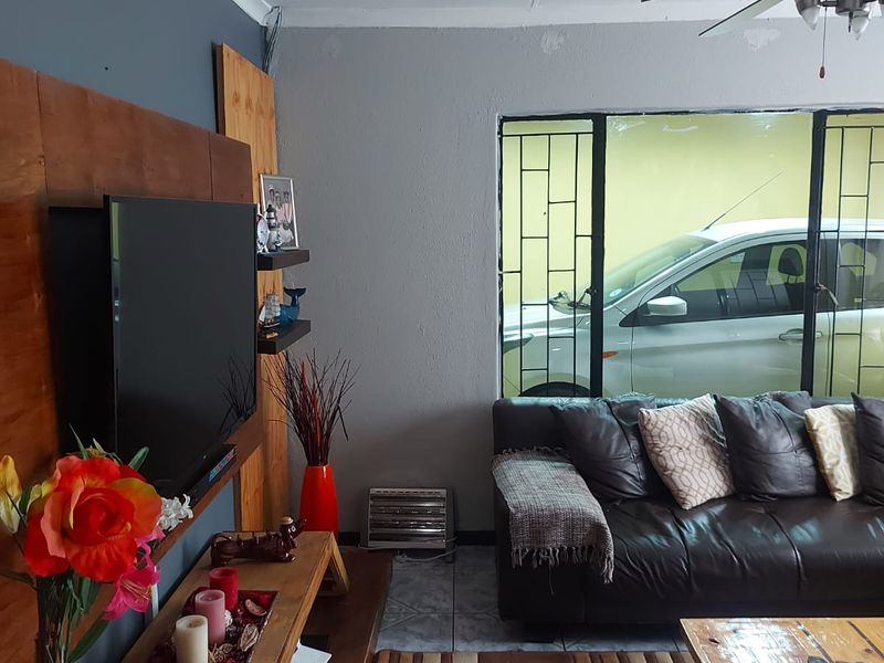 Two bedroom house in ext 3 Protea Glen - Photo 7