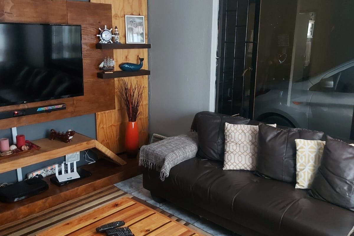 Two bedroom house in ext 3 Protea Glen - Photo 5