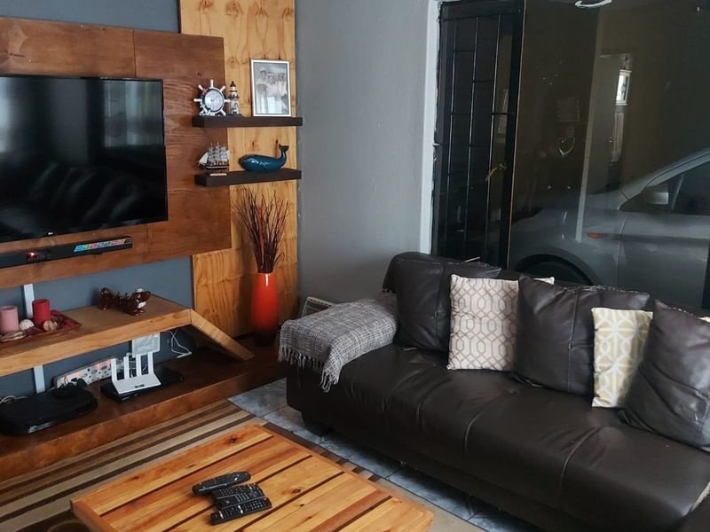 Two bedroom house in ext 3 Protea Glen - Photo 5