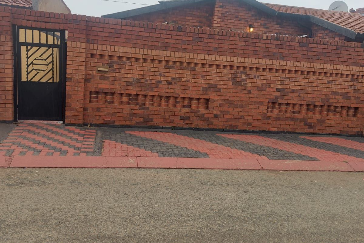 Two bedroom house in ext 3 Protea Glen - Photo 4