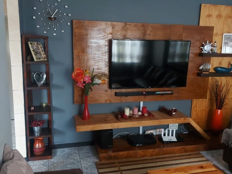 Two bedroom house in ext 3 Protea Glen - Photo 1