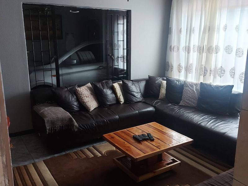 Two bedroom house in ext 3 Protea Glen - Photo 3