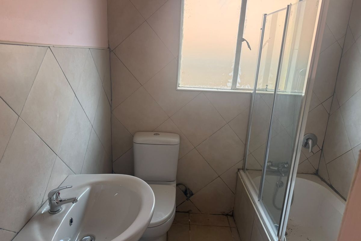 Neat and Tidy 2 bedroom, 1 bathroom home - Photo 5