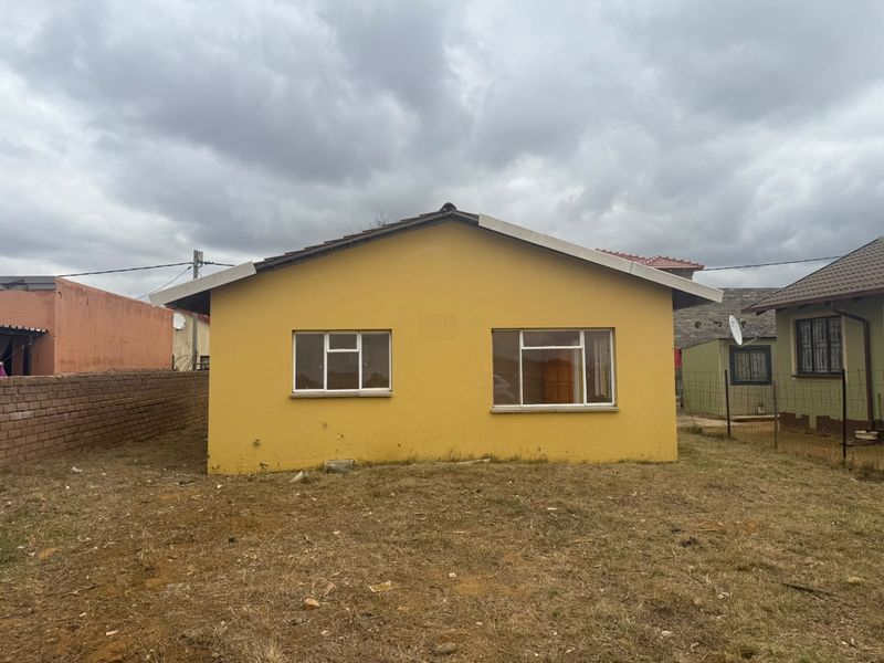 Neat and Tidy 2 bedroom, 1 bathroom home - Photo 9