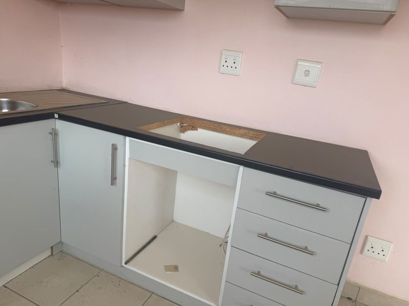Neat and Tidy 2 bedroom, 1 bathroom home - Photo 6