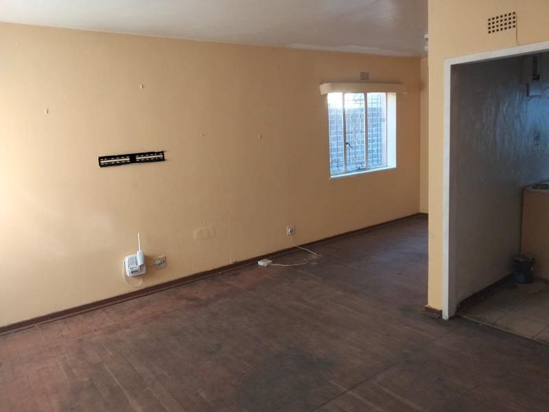 TWO SEMIS PROPERTY FOR SALE - Photo 4