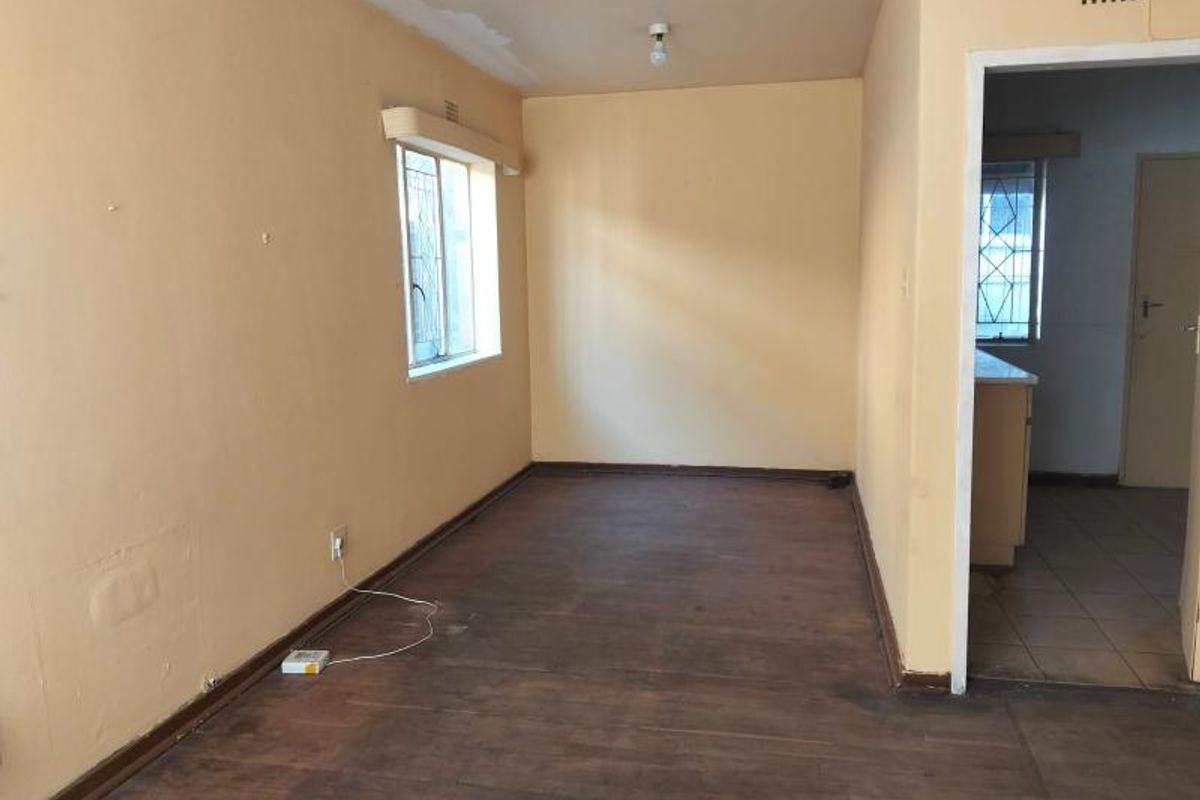 TWO SEMIS PROPERTY FOR SALE - Photo 3