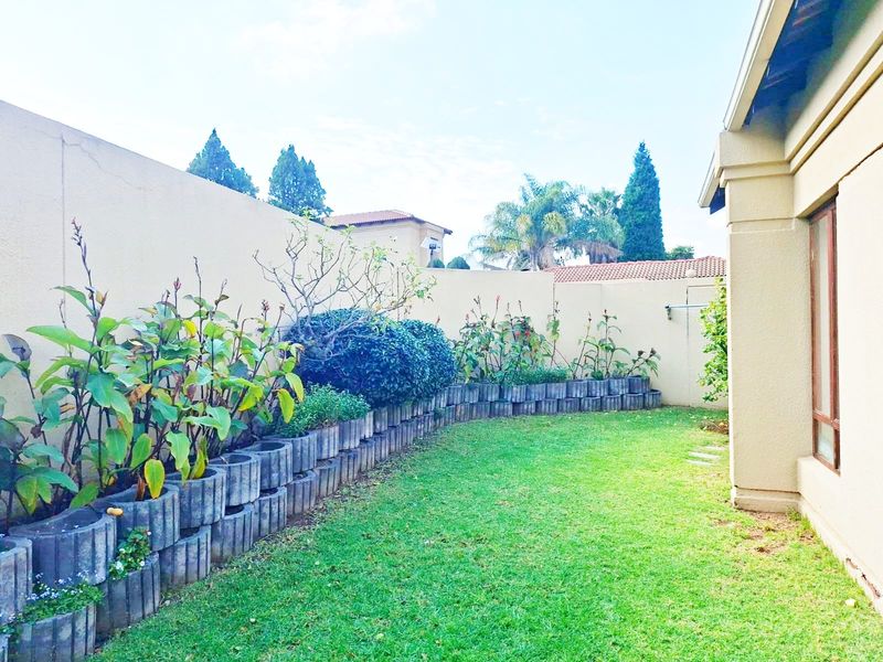 Immaculate 3-Bedroom Cluster | Home Office | Double Garage | Private Garden - Photo 3